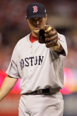 ST. LOUIS, MO - JULY 14:  American League All-Star Jonathan Papelbon of the Boston Red Sox points during the 2009 MLB All-Star Game at Busch Stadium on July 14, 2009 in St Louis, Missouri. (Photo by Jamie Squire/Getty Images)