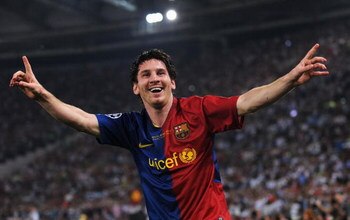 ROME - MAY 27:  Lionel Messi of Barcelona celebrates scoring the second goal for Barcelona during the UEFA Champions League Final match between Barcelona and Manchester United at the Stadio Olimpico on May 27, 2009 in Rome, Italy.  (Photo by Jasper Juinen