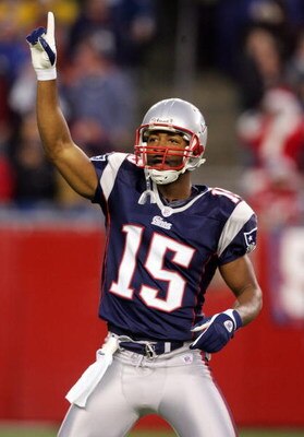 FOXBORO, MA - DECEMBER 23:  Kelley Washington #15 of the New England Patriots tries to fire up the crowd at the start of the game against the Miami Dolphins at Gillette Stadium on December 23, 2007 in Foxboro, Massachusetts.  (Photo by Jim McIsaac/Getty I