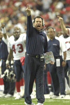 ATLANTA, GA - SEPTEMBER 30: Coach Gary Kubiak of the Houston Texans directs play against the Atlanta Falcons at the Georgia Dome on September 30, 2007 in Atlanta, Georgia.  The Falcons won 26 - 16. (Photo by Al Messerschmidt/Getty Images)