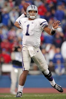 LAWRENCE, KS - NOVEMBER 18:  Quarterback Josh Freeman #1 of the Kansas State Wildcats throws against the Kansas Jayhawks at Memorial Stadium November 18, 2006 in Lawrence, Kansas. The Kansas Jayhawks won 39-20.  (Photo by Brian Bahr/Getty Images)