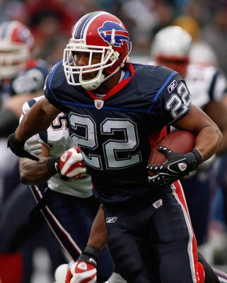 ORCHARD PARK, NY - DECEMBER 28:  Fred Jackson #22 of the Buffalo Bills carries the ball during the game against the New England Patriots on December 28, 2008 at Ralph Wilson Stadium in Orchard Park, New York. (Photo by Rick Stewart/Getty Images)