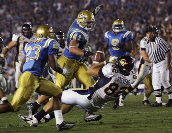 PASADENA, CA - OCTOBER 8:   Craig Stevens #82 of the University of California Golden Bears drops the ball during the second half against the UCLA Bruins on October 8, 2005 at the Rose Bowl in Pasadena, California.  The Bruins won 47-40.  (Photo by Lisa Bl
