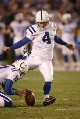 SAN DIEGO - JANUARY 03:  Adam Vinatieri #4 of the Indianapolis Colts kicks a field goal against the San Diego Chargers during their AFC Wild Card Game on January 3, 2009 at Qualcomm Stadium in San Diego, California.  (Photo by Stephen Dunn/Getty Images)