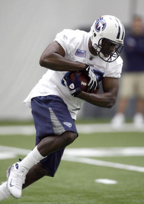 NASHVILLE, TN - MAY 1: Jared Cook #89 of the Tennessee Titans runs with the ball during the Tennessee Titans Minicamp on May 1, 2009 at Baptist Sports Park in Nashville, Tennessee. (Photo by Joe Murphy/Getty Images)