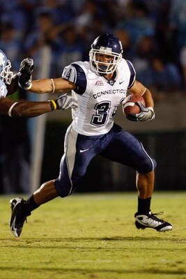 CHAPEL HILL, NC - OCTOBER 4:  Donald Brown #34 of the Connecticut Huskies carries the ball during the game against the North Carolina Tar Heels at Kenan Stadium on October 4, 2008 in Chapel Hill, North Carolina.  (Photo by Kevin C. Cox/Getty Images)