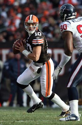 CLEVELAND - NOVEMBER 23:  Quarterback Brady Quinn #10 of the Cleveland Browns drops back to pass against Mario Williams #90 of the Houston Texans at Cleveland Browns Stadium on November 23, 2008 in Cleveland, Ohio.  (Photo by Andy Lyons/Getty Images)