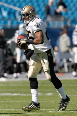 CHARLOTTE, NC - OCTOBER 19:  Reggie Bush #25 of the New Orleans Saints jogs on the field before the game against the Carolina Panthers at Bank of America Stadium on October 19, 2008 in Charlotte, North Carolina.  (Photo by Kevin C. Cox/Getty Images)
