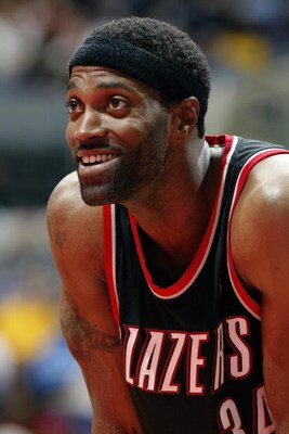 LOS ANGELES - JANUARY 13:  Dale Davis #34 of the Portland Trail Blazers on the court during the game against the Los Angeles Clippers at the Staples Center on January 13, 2004 in Los Angeles, California.  The Clippers won 103-96.  NOTE TO USER: User expre