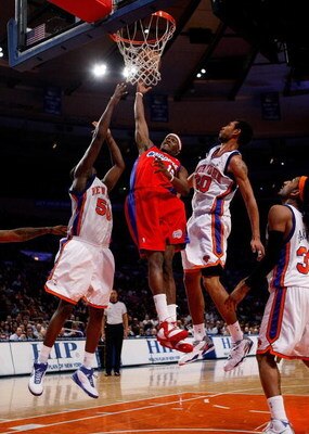 NEW YORK - FEBRUARY 4: Al Thornton #12 of the Los Angeles Clippers drives to the basket between Zach Randolph #50 and Jared Jeffries #20 of the New York Knicks on February 4, 2008 at Madison Square Garden in New York City. NOTE TO USER: User expressly ack