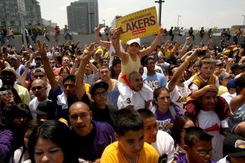 LOS ANGELES - JUNE 17: Laker fans wait for the start of the Los Angeles Lakers NBA championship victory parade outside the Staples Center on June 17, 2009 in Los Angeles, California.  (Photo by Stephen Dunn/Getty Images)