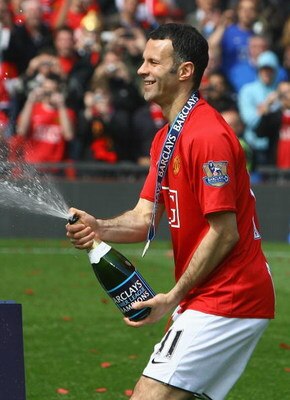 MANCHESTER, ENGLAND - MAY 16:  Ryan Giggs of Manchester United celebrates winning the Barclays Premier League trophy after the Barclays Premier League match between Manchester United and Arsenal at Old Trafford on May 16, 2009 in Manchester, England.  (Ph