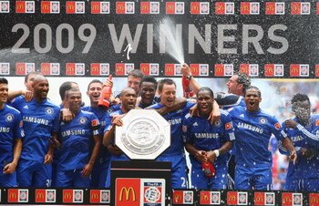 LONDON, ENGLAND - AUGUST 09:  Captain John Terry of Chelsea leads the celebrations with the trophy after victory in the FA Community Shield match between Manchester United and Chelsea at Wembley Stadium on August 9, 2009 in London, England.  (Photo by Phi