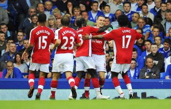 Thomas Vermaelen of Arsenal is congratulated by teammates after scoring his teams second goal during the Barclays Premier League match between Everton and Arsenal at Goodison Park on August 15, 2009 in Liverpool, England. (Photo by Michael Regan/Getty Ima