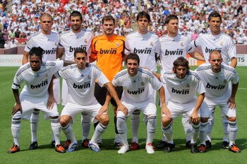 LANDOVER, MD - AUGUST 9:  Real Madrid team group poses before the friendly match against D.C. United at FedExField on August 9, 2009 in Landover, Maryland. (Photo by Doug Pensinger/Getty Images)