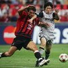 MILAN, ITALY - APRIL 26:  Ji-Sung Park of PSV battles with Paolo Maldini of AC Milan during the UEFA Champions League Semi Final First Leg match between AC Milan and PSV Eindhoven at The San Siro on April 26, 2005 in Milan, Italy.  (Photo by Laurence Grif