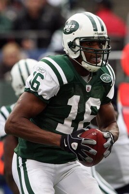 EAST RUTHERFORD, NJ - NOVEMBER 09: Brad Smith #16 of the New York Jets runs with the ball against the St. Louis Rams at Giants Stadium on November 9, 2008 in East Rutherford, New Jersey. (Photo by Nick Laham/Getty Images) 
