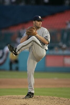 MIAMI - JULY 4:  Pitcher Ben Sheets #15 of the Milwaukee Brewers delivers a pitch against the  Florida Marlins on July 4, 2005 at Dolphins Stadium in Miami, Florida. The Brewers won 3-2.  (Photo by Eliot J. Schechter/Getty Images)