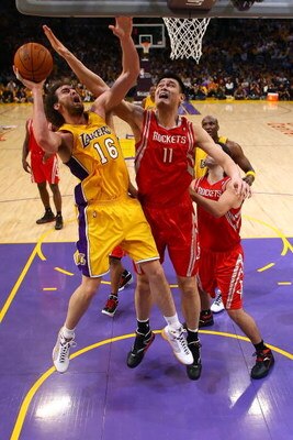 LOS ANGELES, CA - MAY 04:  Pau Gasol #16 of the Los Angeles Lakers goes up for a shot against Yao Ming #11 of the Houston Rockets in Game One of the Western Conference Semifinals during the 2009 NBA Playoffs at Staples Center on May 4, 2009 in Los Angeles