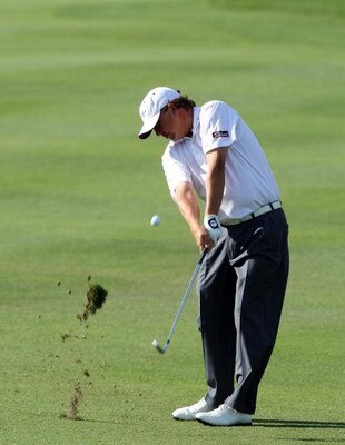 ORLANDO, FL - MARCH 26:  Jason Dufner of the USA plays his second shot at the 1st hole during the first round of the Arnold Palmer Invitational Presented by Mastercard at the Bay Hill Club and Lodge on March 26, 2009 in Orlando, Florida  (Photo by David C