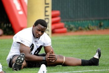 PITTSBURGH - MAY 01:  Rashard Mendenhall #34 of the Pittsburgh Steelers stretches during rookie training camp at the Pittsburgh Steelers Practice Facility on May 1, 2009 in Pittsburgh, Pennsylvania.  (Photo by Joe Sargent/Getty Images)