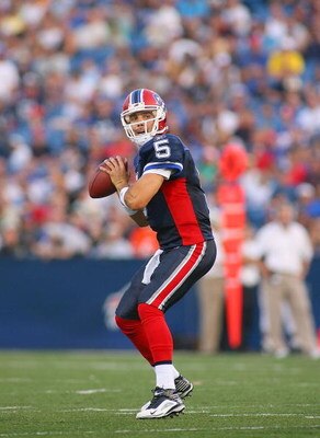 ORCHARD PARK, NY - AUGUST 15: Trent Edwards #5  of the Buffalo Bills readies to throw against the Chicago Bears on August 15, 2009 at Ralph Wilson Stadium in Orchard Park, New York.  (Photo by Rick Stewart/Getty Images)
