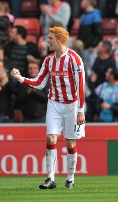 STOKE ON TRENT, ENGLAND - AUGUST 29:  Dave Kitson of Stoke celebrates scoring their first goal during the Barclays Premier League match between Stoke City and Sunderland at Britannia Stadium on August 29, 2009 in Stoke on Trent, England.  (Photo by Christ
