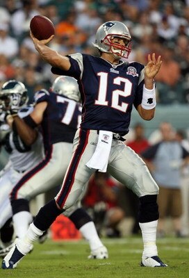 PHILADELPHIA - AUGUST 13:  Tom Brady #12 of the New England Patriots throws a pass against the Philadelphia Eagles on August 13, 2009 at Lincoln Financial Field in Philadelphia, Pennsylvania.  (Photo by Jim McIsaac/Getty Images)