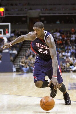 CHARLOTTE, NC - MARCH 6:  Marvin Williams #24 of the Atlanta Hawks dribbles the ball against the Charlotte Bobcats during their game at Time Warner Cable Arena on March 6, 2009 in Charlotte, North Carolina.  NOTE TO USER: User expressly acknowledges and a