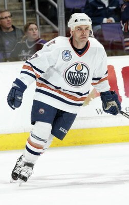 LOS ANGELES - MARCH 22:  Adam Oates #77 of the Edmonton Oilers skates during warm up prior to the game against Los Angeles Kings at Staples Center on March 22, 2004 in Los Angeles, California.  The Oilers defeated the Kings 2-1.  (Photo by Harry How/Getty