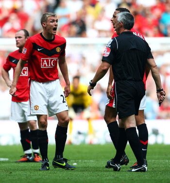 LONDON, ENGLAND - AUGUST 09:  Darren Fletcher of Manchester United argues with referee Chris Foy following Frank Lampard's goal for Chelsea during the FA Community Shield match between Manchester United and Chelsea at Wembley Stadium on August 9, 2009 in 