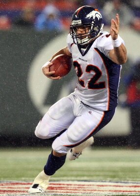 EAST RUTHERFORD, NJ - NOVEMBER 30:  Peyton Hillis #22 of the Denver Broncos runs the ball against the New York Jets on November 30, 2008 at Giants Stadium in East Rutherford, New Jersey.  (Photo by Jim McIsaac/Getty Images)