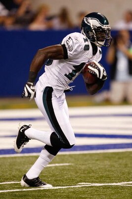 INDIANAPOLIS, IN - AUGUST 20: Wide receiver Jeremy Maclin #18 of the Philadelphia Eagles runs with the football after a pass reception against the Indianapolis Colts at Lucas Oil Stadium on August 20, 2009 in Indianapolis, Indiana. (Photo by Scott Boehm/G