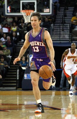 OAKLAND, CA - MARCH 15:  Steve Nash #13 of the Phoenix Suns dribbles the ball against the Golden State Warriors during an NBA game on March 15, 2009 at Oracle Arena in Oakland, California. NOTE TO USER: User expressly acknowledges and agrees that, by down