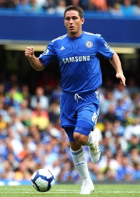 LONDON, ENGLAND - AUGUST 29:  Frank Lampard of Chelsea runs with the ball during the Barclays Premier League match between Chelsea and Burnley at Stamford Bridge on August 29, 2009 in London, England.  (Photo by Phil Cole/Getty Images)