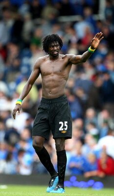 PORTSMOUTH, ENGLAND - AUGUST 30:  Emmanuel Adebayor of Manchester City waves to the fans at the end of the Barclays Premier League match between Portsmouth and Manchester City at Fratton Park on August 30, 2009 in Portsmouth, England.  (Photo by Phil Cole
