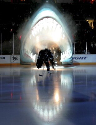 SAN JOSE, CA - DECEMBER 14:  Joe Thorton #19 of the San Jose Sharks enters the ice against the Los Angeles Kings at HP Pavillion on December 14, 2006 in San Jose, California.  (Photo by Jed Jacobsohn/Getty Images)