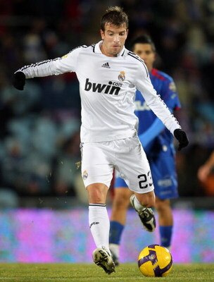 GETAFE, SPAIN - NOVEMBER 29:  Rafael van der Vaart of Real Madrid strikes the ball during the La Liga match between Getafe and Real Madrid at the Coliseum Alfonso Perez stadium on November 29, 2008 in Getafe, Spain. Real Madrid lost the match 3-1.  (Photo