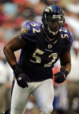 HOUSTON - NOVEMBER 09:  Linebacker Ray Lewis #52 of the Baltimore Ravens during play against the Houston Texans at Reliant Stadium on November 9, 2008 in Houston, Texas.  (Photo by Ronald Martinez/Getty Images)