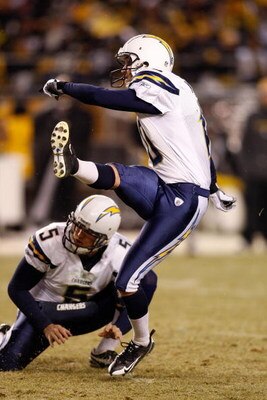 PITTSBURGH - JANUARY 11:  Nate Kaeding #10 of the San Diego Chargers kicks a successful 42-yard field goal attempt against the Pittsburgh Steelers during their AFC Divisional Playoff Game on January 11, 2009 at Heinz Field in Pittsburgh, Pennsylvania. Ste