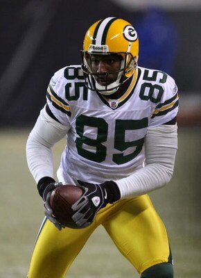 CHICAGO - DECEMBER 22: Greg Jennings #85 of the Green Bay Packers catches a pass against the Chicago Bears on December 22, 2008 at Soldier Field in Chicago, Illinois. The Bears defeated the Packers 20-17 in overtime. (Photo by Jonathan Daniel/Getty Images