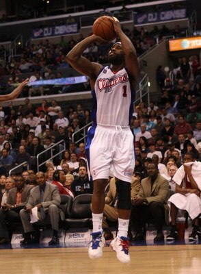 LOS ANGELES, CA - NOVEMBER 07:  Baron Davis #1 of the Los Angeles Clippers shoot against the Houston Rockets on November 7, 2008 at Staples Center in Los Angeles, California.  The Rockets won 92-83.  NOTE TO USER: User expressly acknowledges and agrees th