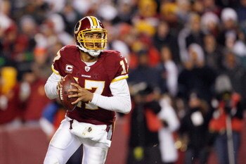 LANDOVER, MD - DECEMBER 21:  Quarterback Jason Campbell #17 of the Washington Redskins looks to pass the ball during the game of the Philadelphia Eagles on December 21, 2008 at FedEx Field in Landover, Maryland.  (Photo by Kevin C. Cox/Getty Images)