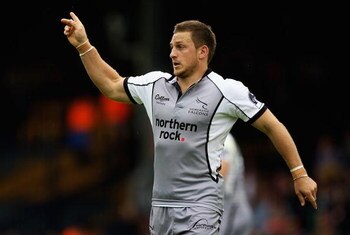 LEEDS, ENGLAND - SEPTEMBER 06:  Jimmy Gopperth of Newcastle in action during the Guinness Premiership match between Leeds Carnegie and Newcastle Falcons at the Carnegie Stadium on September 6, 2009 in Leeds, England.  (Photo by Matthew Lewis/Getty Images)