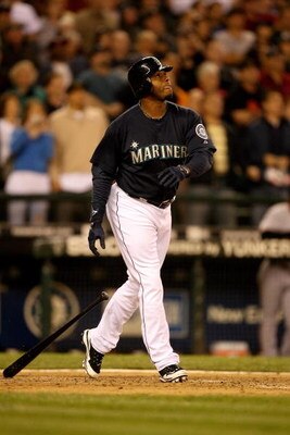 SEATTLE - MAY 22:  Ken Griffey Jr. of the Seattle Mariners bats during the game against the San Francisco Giants on May 22, 2009 in Seattle, Washington. The Mariners defeated the Giants 2-1 in twelve innings. (Photo by Otto Greule Jr/Getty Images)