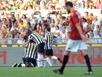 ROME, ITALY - AUGUST 30:  The players of Juventus FC celebrates the goal of Ribas da Cunha Diego during the serie A match between AS Roma and Juventus FC at Stadio Olimpico on August 30, 2009 in Rome, Italy. (Photo by Giuseppe Bellini/Getty Images)