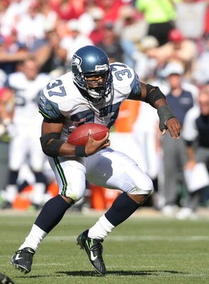 SAN FRANCISCO - SEPTEMBER 30:  Running back Shaun Alexander #37 of the Seattle Seahawks searches for a seam during a game against the San Francisco 49ers at Monster Park September 30, 2007 in San Francisco, California.  (Photo by Greg Trott/Getty Images)