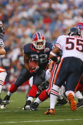 ORCHARD PARK, NY - AUGUST 15:  Running back Fred Jackson #22 of the Buffalo Bills runs the ball against the Chicago Bears during the preseason game on August 15, 2009 at Ralph Wilson Stadium in Orchard Park, New York. The Bills won 27-20. (Photo by Rick S