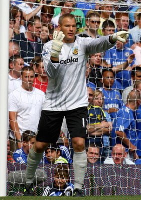 LONDON, ENGLAND - AUGUST 29:  Brian Jensen of Burnley directs his defence during the Barclays Premier League match between Chelsea and Burnley at Stamford Bridge on August 29, 2009 in London, England.  (Photo by Phil Cole/Getty Images)