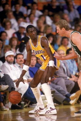 LOS ANGELES - 1987:  Michael Cooper #21 of the Los Angeles Lakers looks to pass over Larry Bird #33 of the Boston Celtics during an NBA game at the Great Western Forum in Los Angeles, California in 1987. (Photo by: Rick Stewart/Getty Images)